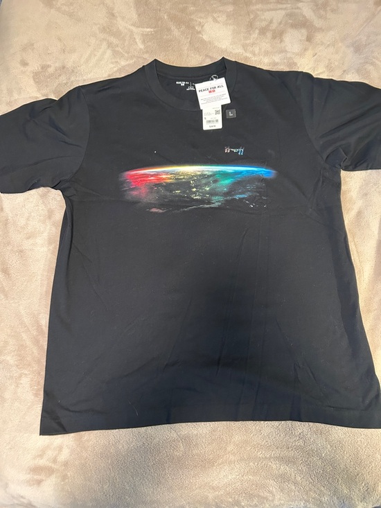 Uniqlo Other - Uniqlo Black Short Sleeve Tee with Rainbow Brushstroke